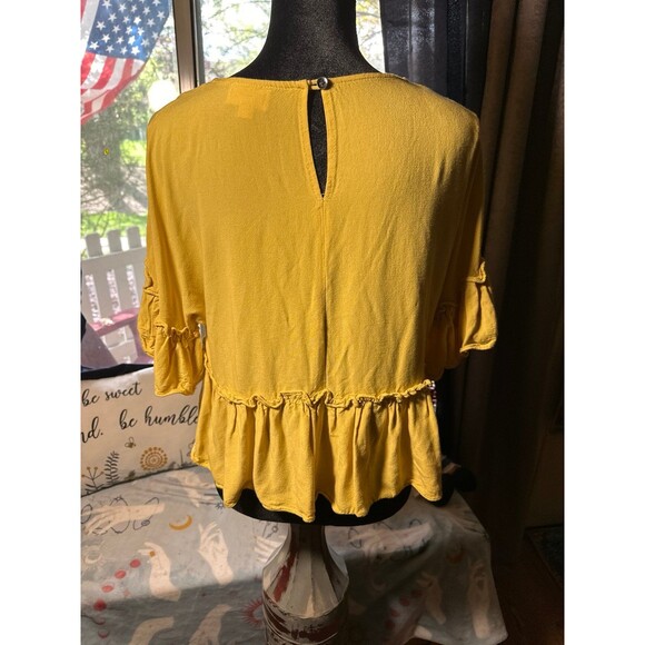 Ruffle Short Sleeves Yellow Peplum Top - Picture 3 of 11